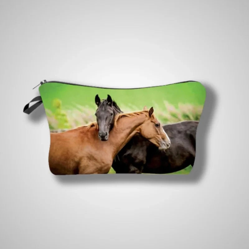 Trousse chevaux sur fond vert