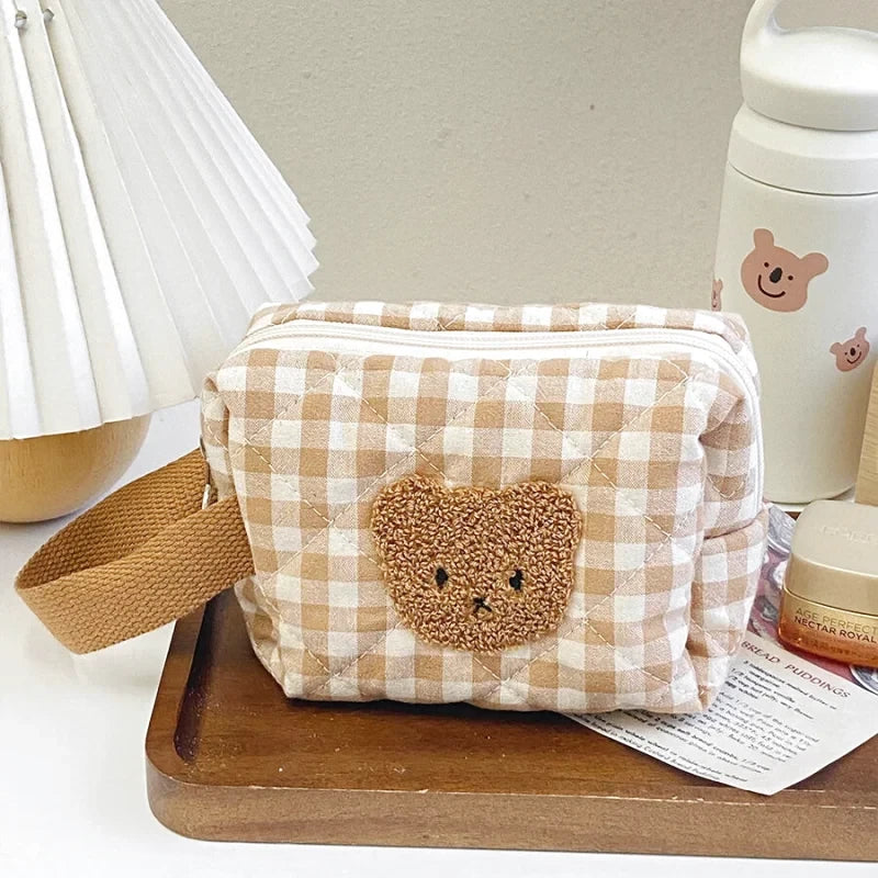 Trousse de toilette bébé en maternité