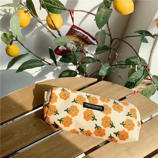 Trousse scolaire avec fleurs